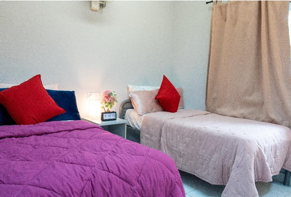 Twin Shared Room in 3 Rooms Flat, Shared Bathroom, A/C - Photo 1